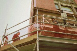 Ravalement de façade à Eaubonne : nettoyage et rénovation réalisés par un professionnel du 95